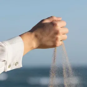 se pueden tirar las cenizas al mar